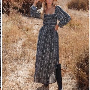 Brand New! Vici DESERT ESCAPE PRINTED CUTOUT MAXI DRESS- size large. Sold out!